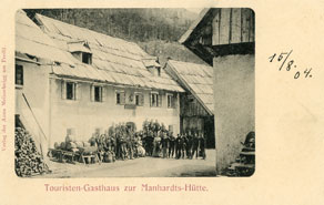 Na prelazu Predel je zaradi potnikov, ki so potovali med Posočjem in Koroško, nastala gruča stavb z dvema furmanskima gostilnama. Tu so našli okrepčilo in prenočišče tako ljudje kot živali. (E. Trinka, zasebna last)