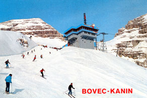 Kaninsko smučišče je rekordni obisk doseglo leta 1984, ko je tu smučalo 144.000 smučarjev. V naslednjih letih je obisk strmo padal, čemur so, poleg organizacijskih in finančnih težav, botrovale tudi slabe vremenske in snežne razmere. (Arhiv Tolminskega muzeja)