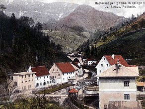 Ob južnem portalu Bohinjskega predora so na mogočnem nasipu zgradili železniško postajo, pod njo pa je zrasel novi del Podbrda z gostilnami in trgovinami. Ob južnem portalu Bohinjskega predora so na mogočnem nasipu zgradili železniško postajo, pod njo pa je zrasel novi del Podbrda z gostilnami in trgovinami.