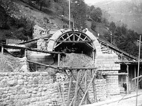 Gradnja podzidja in južnega portala Bohinsjkega predora Gradnja podzidja in južnega portala Bohinsjkega predora