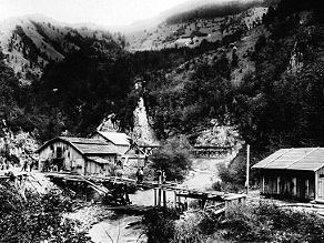 Makeshift wooden barracks at the entrance of the Bukovo Tunnel. Makeshift wooden barracks at the entrance of the Bukovo Tunnel.