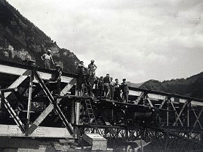 Sanacije poškodb na viaduktu Bukovo. V celoti je bil obnovljen leta 1946. Sanacije poškodb na viaduktu Bukovo. V celoti je bil obnovljen leta 1946.