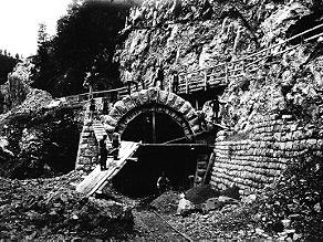 Construction of northern entrance to the 170-meter-long Klavze Tunnel, May 1905. Construction of northern entrance to the 170-meter-long Klavze Tunnel, May 1905.