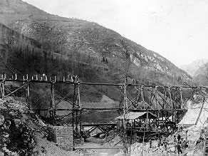 Construction of the bridge in front of the tunnel's northern entrance, March 1904. Construction of the bridge in front of the tunnel's northern entrance, March 1904.