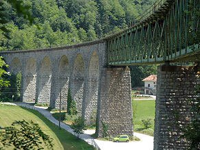 Eleganten lok viadukta Idrijca Eleganten lok viadukta Idrijca