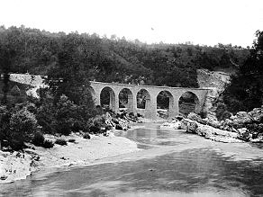 Completed viaduct with six arches. Completed viaduct with six arches.