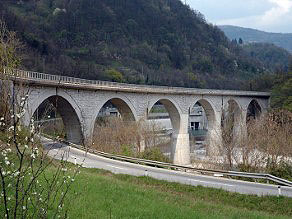 Novi viadukt v Ajbi je bil za promet odprt leta 1954. Novi viadukt v Ajbi je bil za promet odprt leta 1954.