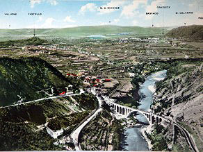 Soča in most v Solkanu, v ozadju Gorica z okoliškimi kraji Soča in most v Solkanu, v ozadju Gorica z okoliškimi kraji