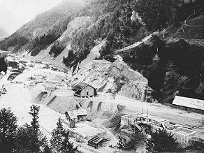Gradbišče železniške postaje Hudajužna maja 1904 Gradbišče železniške postaje Hudajužna maja 1904