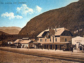 An enterprising locals opened several inns next to the railway station. An enterprising locals opened several inns next to the railway station.