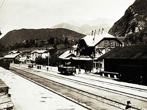 During the First World War, the station found itself in the middle of the battle. During the First World War, the station found itself in the middle of the battle.
