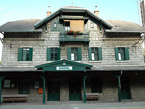 Minor damage to the station during the First World War was soon repaired. Minor damage to the station during the First World War was soon repaired.