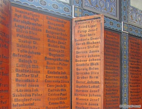 The oak panels with names open like pages of books. Photo: Damjana Fortunat Černilogar, 22. 8. 2015. The oak panels with names open like pages of books. Photo: Damjana Fortunat Černilogar, 22. 8. 2015.