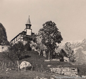 Die nähere Umgebung der Kirche wuchs allmählich zu. Bild aus dem Jahr 1960. Familienarchiv Geyling, Tolminski muzej. Die nähere Umgebung der Kirche wuchs allmählich zu. Bild aus dem Jahr 1960. Familienarchiv Geyling, Tolminski muzej.