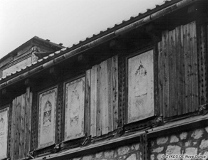 Die Kirche, nun verlassen und verwahrlost, brauchte
1974 dringend eine Renovierung. Denkmal-Dossier Javorca, Denkmalschutzbehörde Außenstelle Nova Gorica. Die Kirche, nun verlassen und verwahrlost, brauchte
1974 dringend eine Renovierung. Denkmal-Dossier Javorca, Denkmalschutzbehörde Außenstelle Nova Gorica.