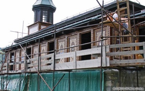 Bilder von Schäden an der Kirche wurden durch das Programm der Renovierung nach dem Erdbeben in den Jahren 2004-2005 saniert. Denkmal-Dossier Javorca, Denkmalschutzbehörde Außenstelle Nova Gorica. Bilder von Schäden an der Kirche wurden durch das Programm der Renovierung nach dem Erdbeben in den Jahren 2004-2005 saniert. Denkmal-Dossier Javorca, Denkmalschutzbehörde Außenstelle Nova Gorica.