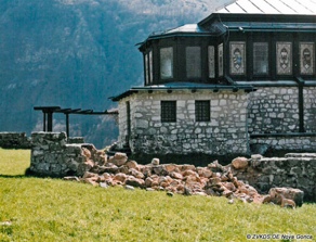 Bilder von Schäden am Wall und den Stufen nach dem Erdbeben von 1998. Denkmal-Dossier Javorca, Denkmalschutzbehörde Außenstelle Nova Gorica. Bilder von Schäden am Wall und den Stufen nach dem Erdbeben von 1998. Denkmal-Dossier Javorca, Denkmalschutzbehörde Außenstelle Nova Gorica.