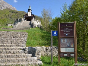 Javorca fu riconosciuta quale monumento eccezionale anche in Europa. Nel 2007 ha ottenuto il riconoscimento del Marchio del Patrimonio Europeo su iniziativa intergovernativa. Nel 2017 le è stato conferito il Marchio del Patrimonio Europeo in base ai nuovi requisiti. Foto: Marko Grego, 20/4/2016. Javorca fu riconosciuta quale monumento eccezionale anche in Europa. Nel 2007 ha ottenuto il riconoscimento del Marchio del Patrimonio Europeo su iniziativa intergovernativa. Nel 2017 le è stato conferito il Marchio del Patrimonio Europeo in base ai nuovi requisiti. Foto: Marko Grego, 20/4/2016.