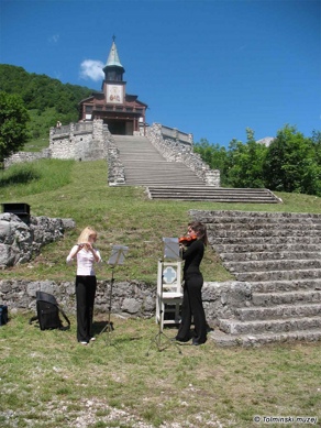 La famiglia Geyling ebbe uno stretto legame con il mondo dell’arte e della musica. La musica non tacque nemmeno durante la guerra, ma è in tempo di pace che riecheggia nello Spirito Santo in memoria ai caduti. Foto: Damjana Fortunat Černilogar, 18/5/2007. La famiglia Geyling ebbe uno stretto legame con il mondo dell’arte e della musica. La musica non tacque nemmeno durante la guerra, ma è in tempo di pace che riecheggia nello Spirito Santo in memoria ai caduti. Foto: Damjana Fortunat Černilogar, 18/5/2007.