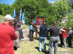 Dopo aver ottenuto il riconoscimento del Marchio del Patrimonio Europeo Javorca è diventato un punto sempre più frequentato sul cammino Poti miru dell'area di Posočje. Foto: Damjana Fortunat Černilogar, 18/5/2007. Dopo aver ottenuto il riconoscimento del Marchio del Patrimonio Europeo Javorca è diventato un punto sempre più frequentato sul cammino Poti miru dell'area di Posočje. Foto: Damjana Fortunat Černilogar, 18/5/2007.